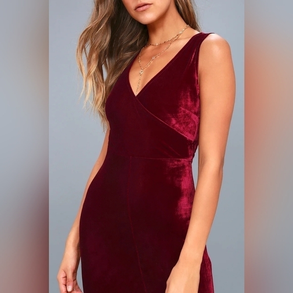 🎄Lulu's Crushin' It Burgundy Velvet Maxi Dress, Size XS - Picture 4 of 9